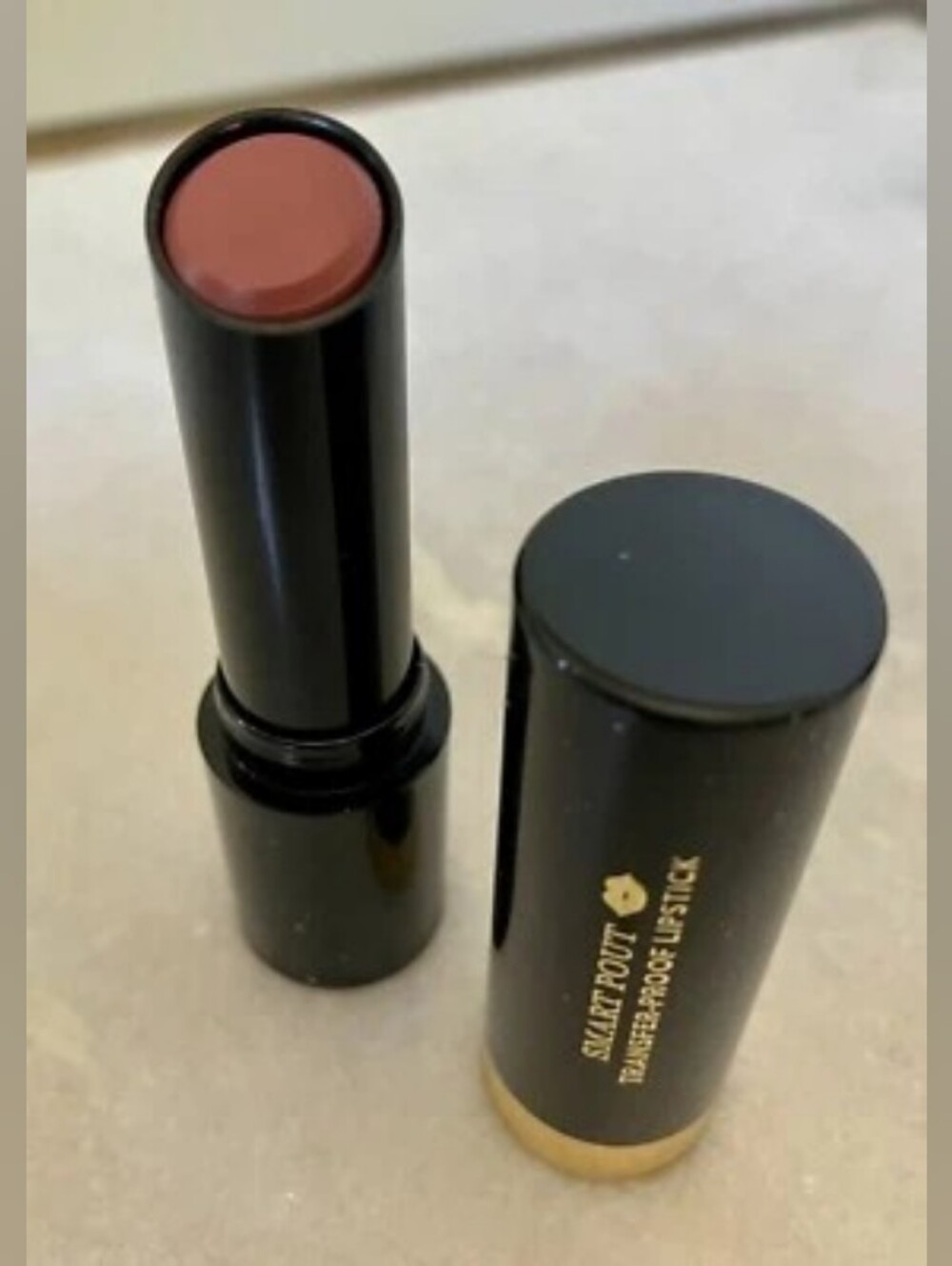 Laura Geller Smart Pout Transfer-Proof Lipstick Matte Moisturizing | Witty | NIB - Picture 2 of 3